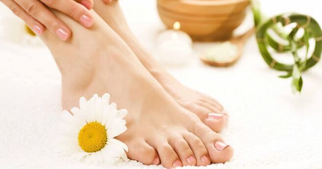 Healthy toenails treated for fungus with folk remedies