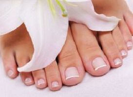 Toenails without fungus